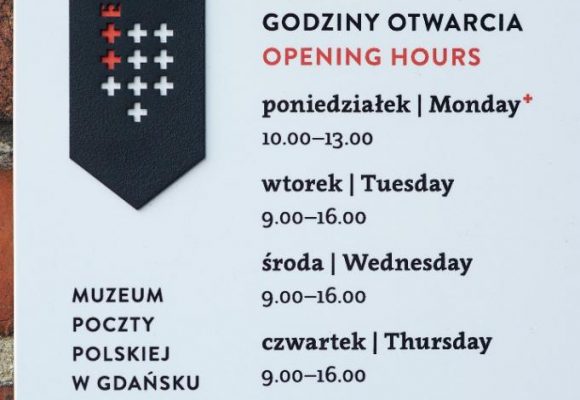 projekt oznakowania muzeum, totem informacyjny